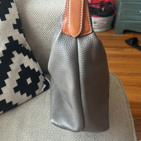 🦆Dooney & Bourke Soft Pebbled Leather Shoulder Tassel Bag - Picture 8 of 12